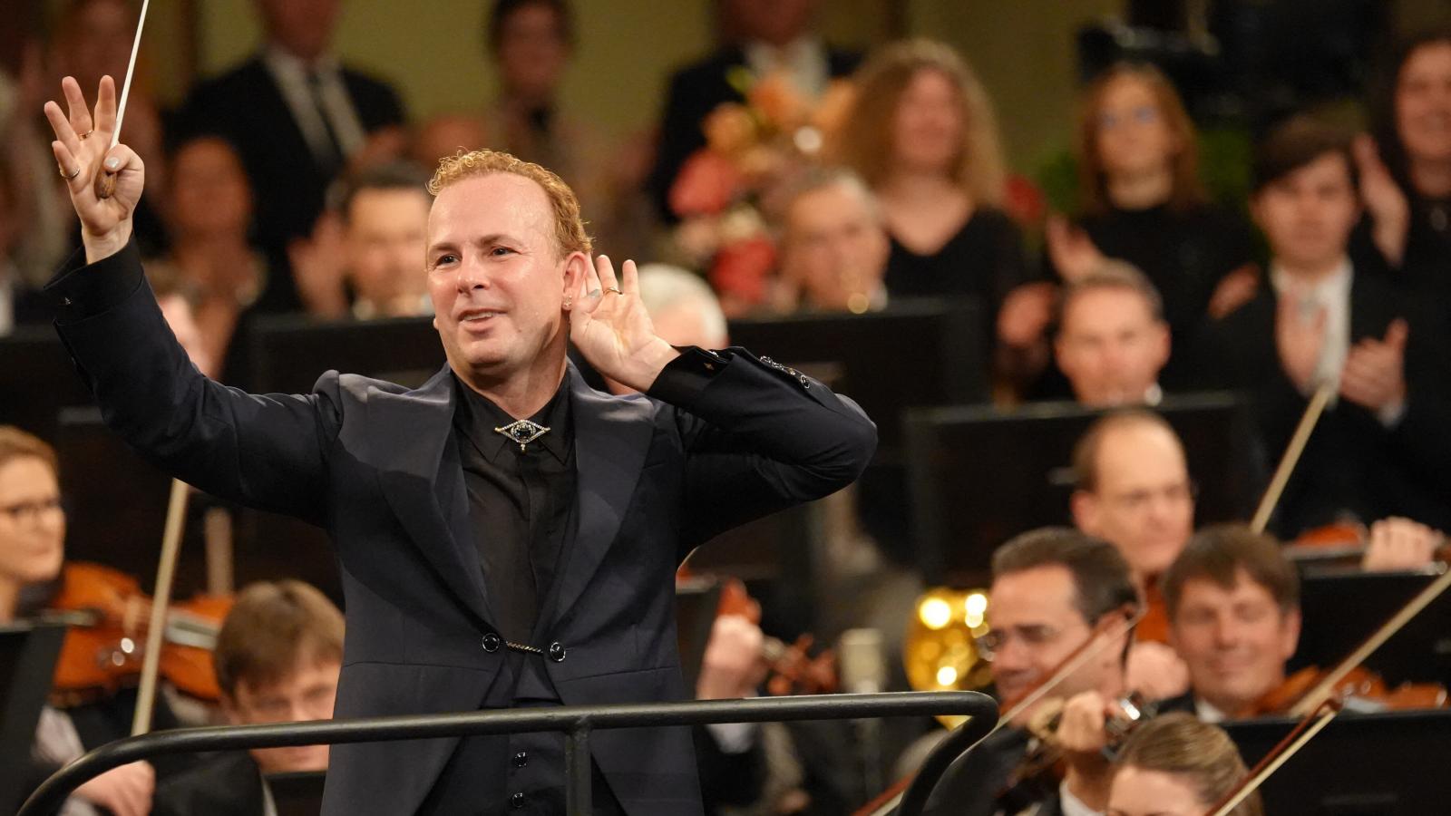 Önfeledt boldogság – a Bécsi Filharmonikusok újévi koncertjét a vállaltan homoszexuális karmester, Yannick Nézet-Séguin vezényelte