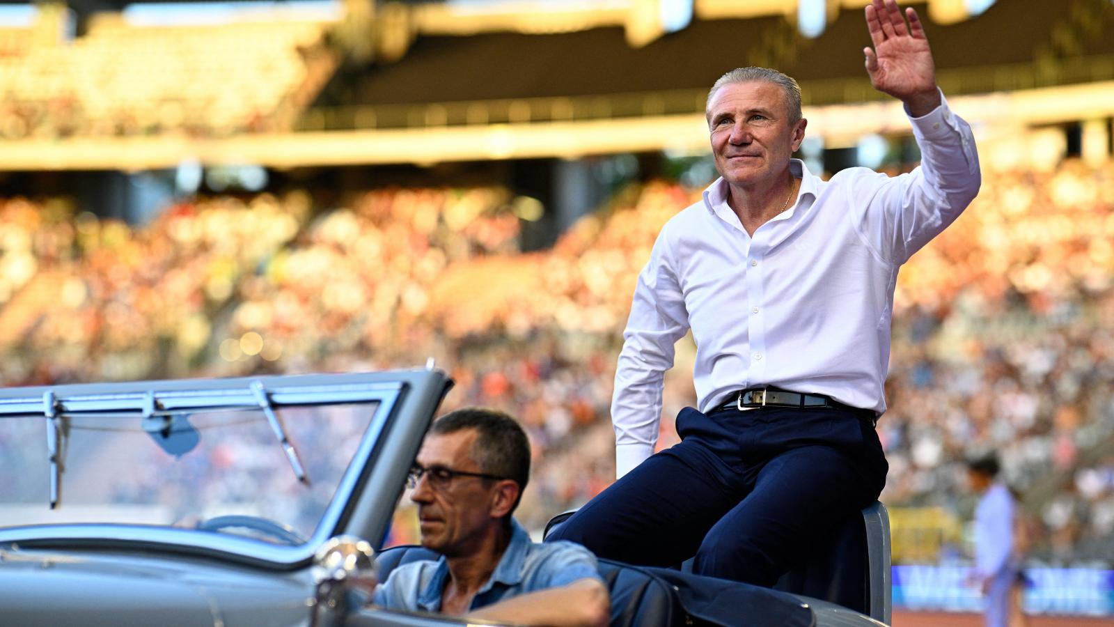 A hazájában immáron nagy népszerűségnek nem örvendő Bubka díjátadónak érkezik Magyarországra