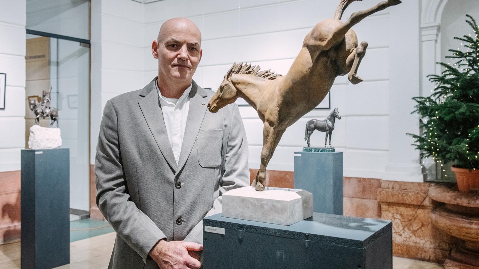 Tóth Dávid szobrászművész a lovak ihlette alkotásaival