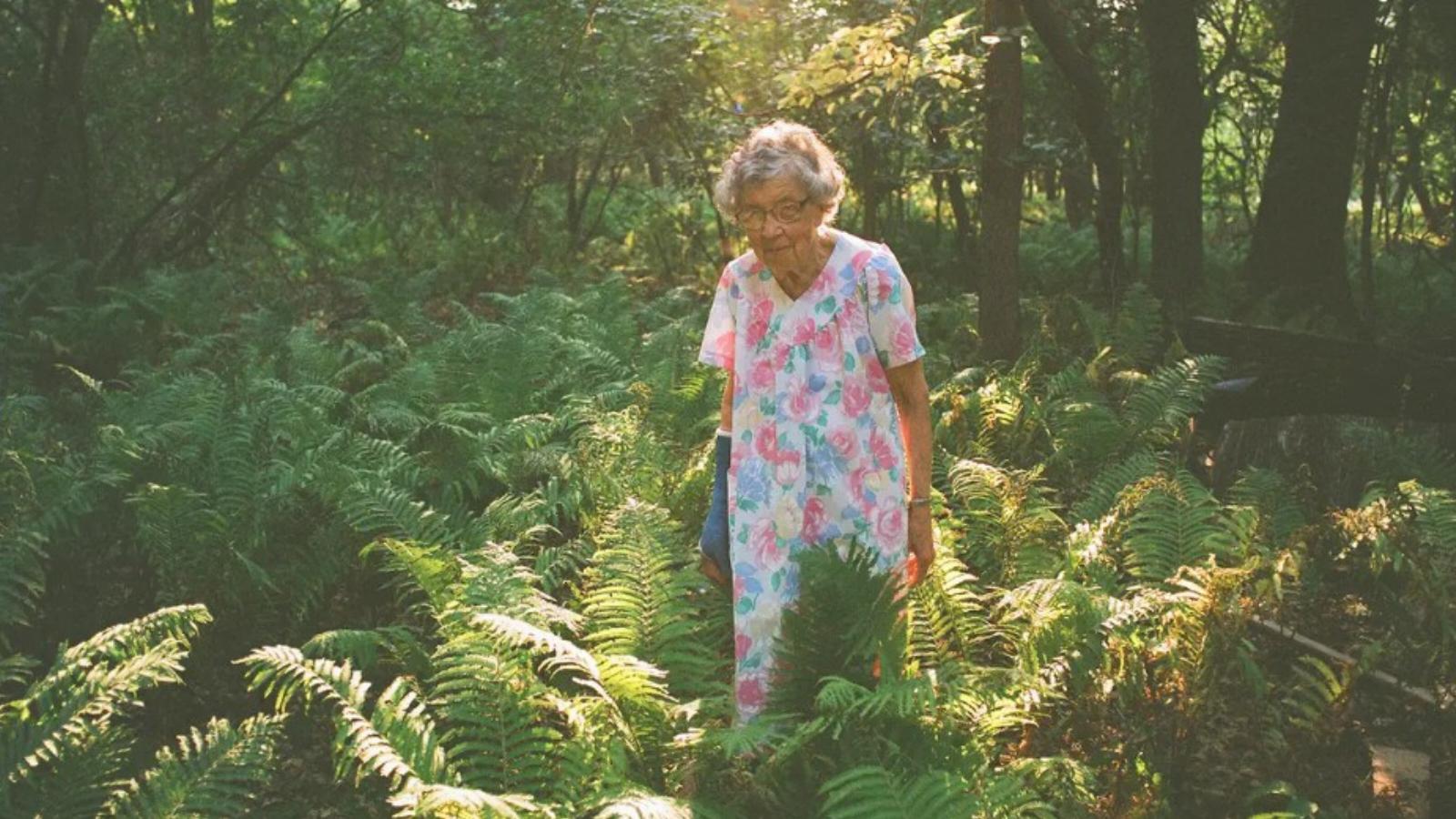 A kilencvenéves Agatha minden külső segítség nélkül tart fenn egy teljes világot