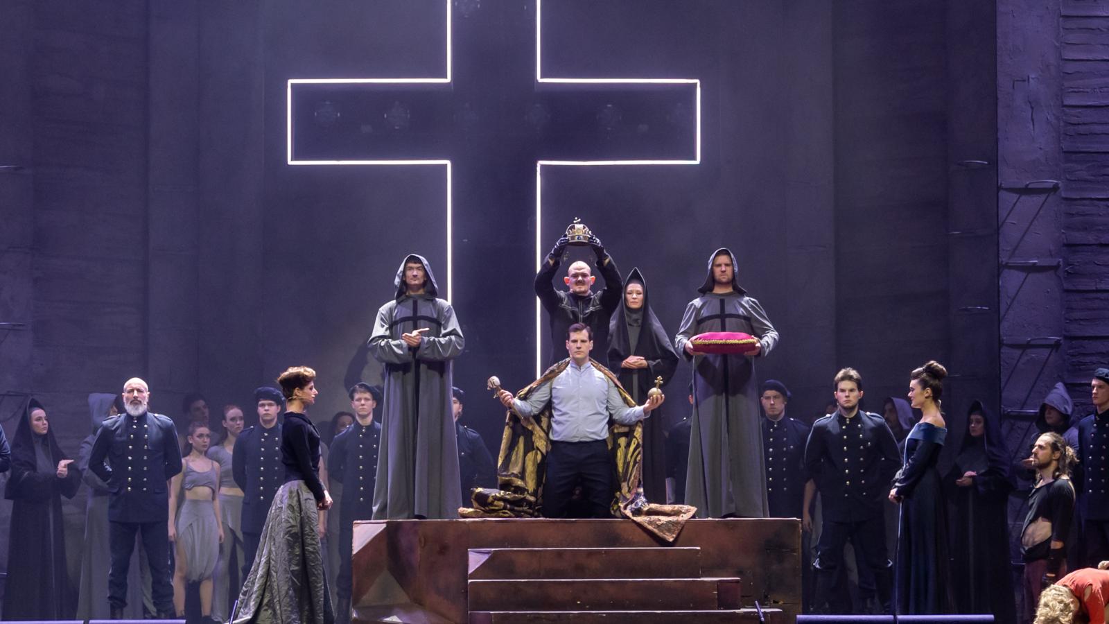 A koncepció talán legnagyobb erénye, hogy nem áll egyik oldalra sem. Megmutatja mind a két felet, erényeikkel és a gyengeségeikkel együtt. Az értelmezésben nincsenek győztesek és vesztesek