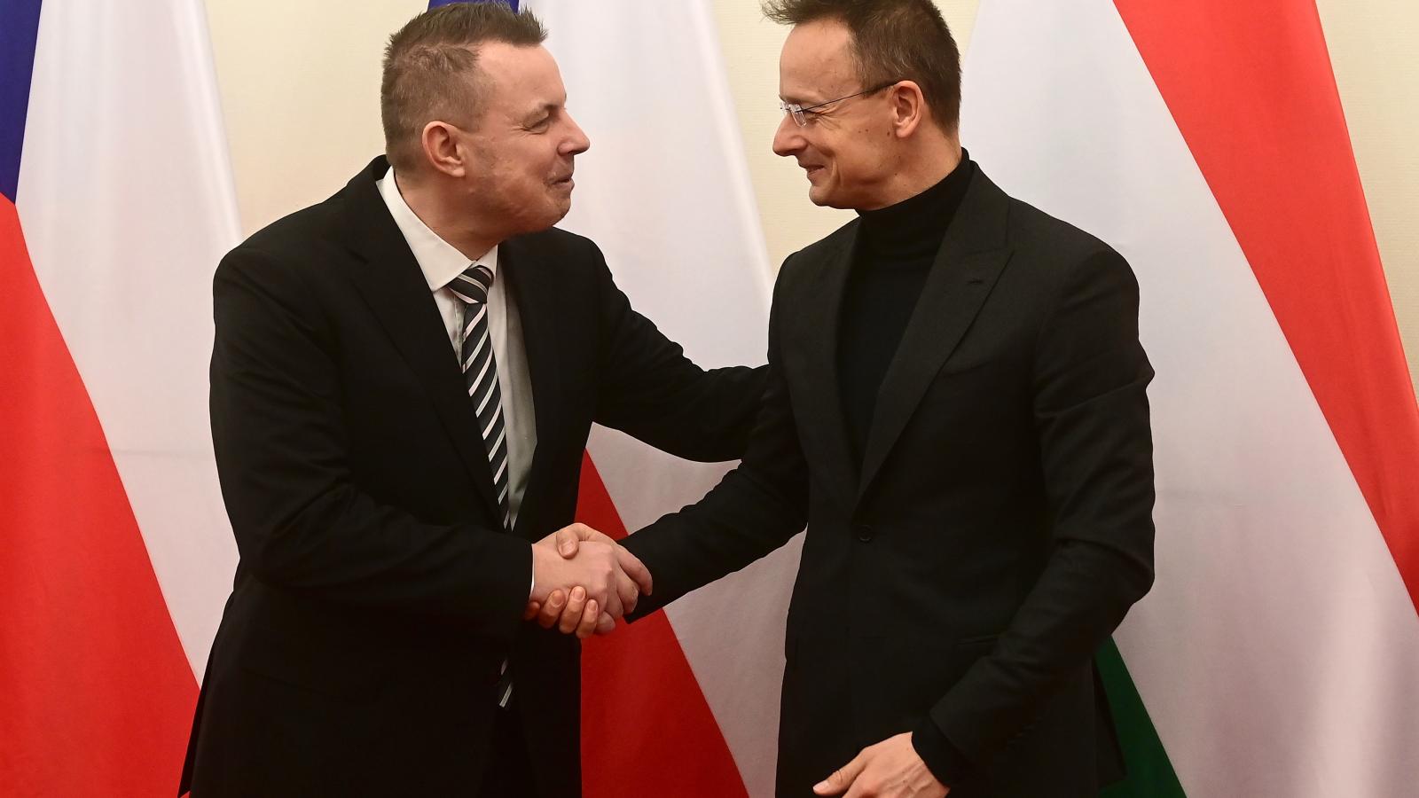 Szijjártó Péter külgazdasági és külügyminiszter fogadja hivatalában Jindrich Rajchlt, a cseh képviselőház védelmi bizottságának alelnökét, a cseh Jog, Tisztelet, Szakértelem (Právo Respekt Odbornost, PRO) párt elnökét 2026. január 22-én.