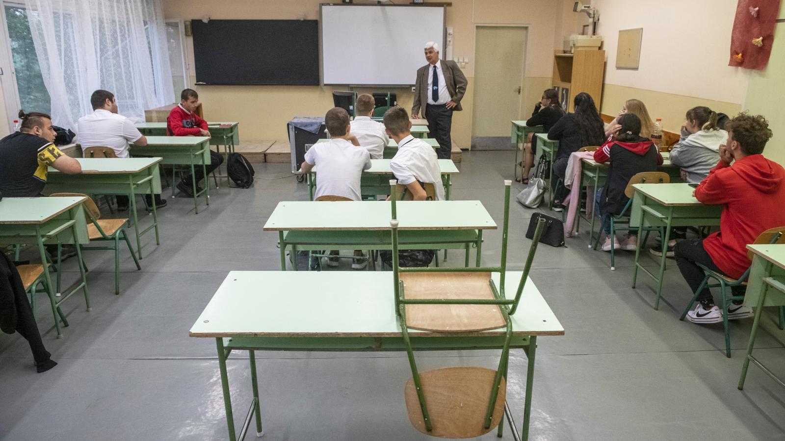 A mérést május végéig kell lebonyolítaniuk az iskoláknak, az Oktatási Hivatal szerint a tanulók kevésbé veszik komolyan a teszteket