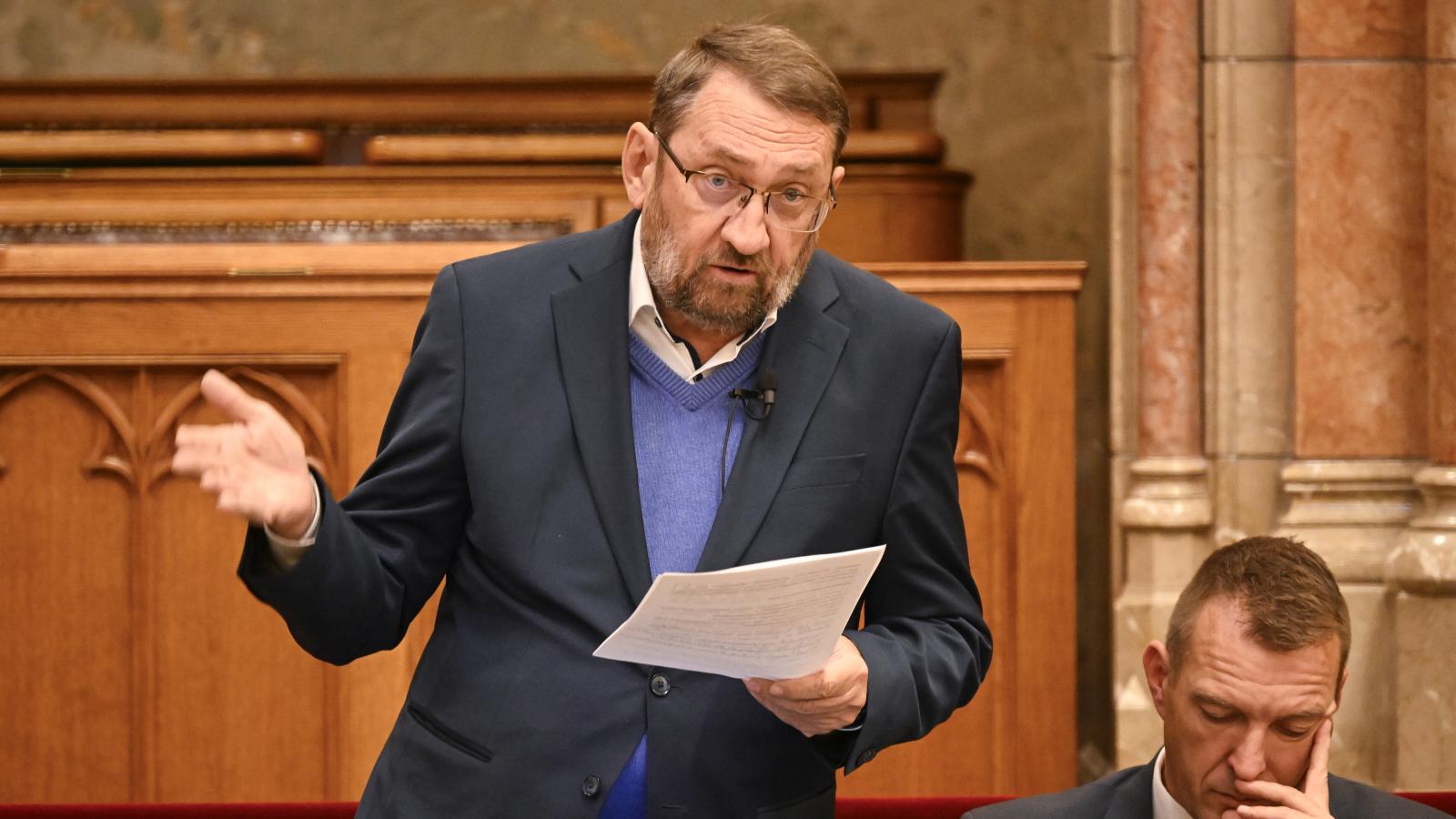 Komáromi Zoltán újra a parlamentbe készül, orvosként nem lesz egyedül