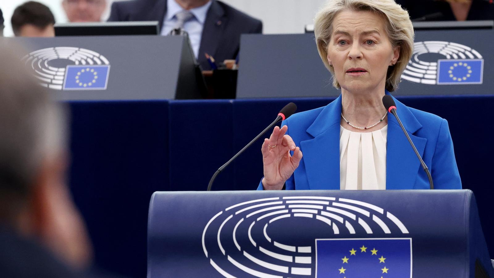 Ursula von der Leyen, aki korábban rendkívül óvatos volt Trumppal szemben, strasbourgi beszédében sürgette az EU-t: „hagyjon fel a hagyományos óvatossággal”