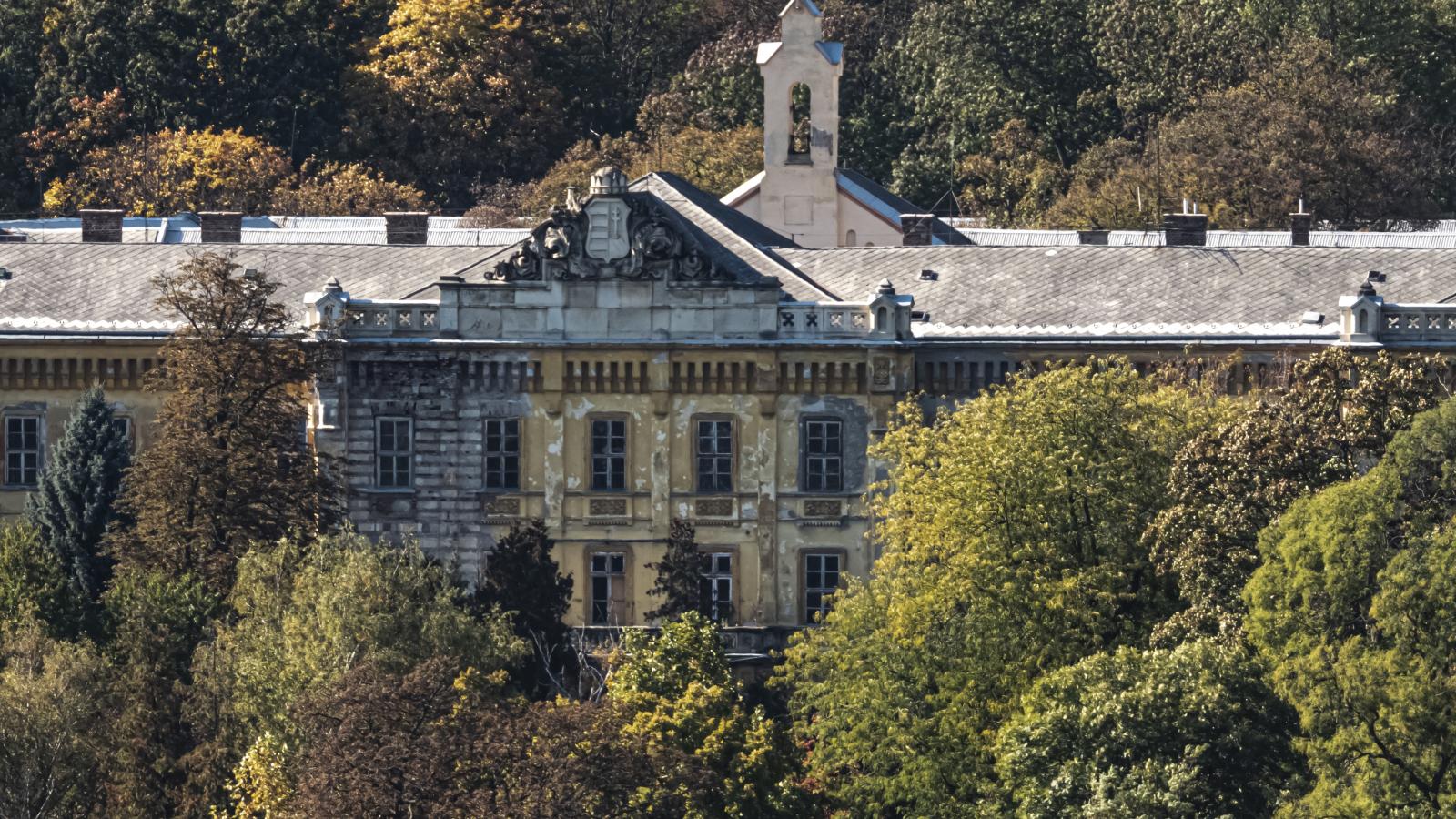 Az egykori, Lipótmezőn található pszichiátriai intézmény épülete. 
