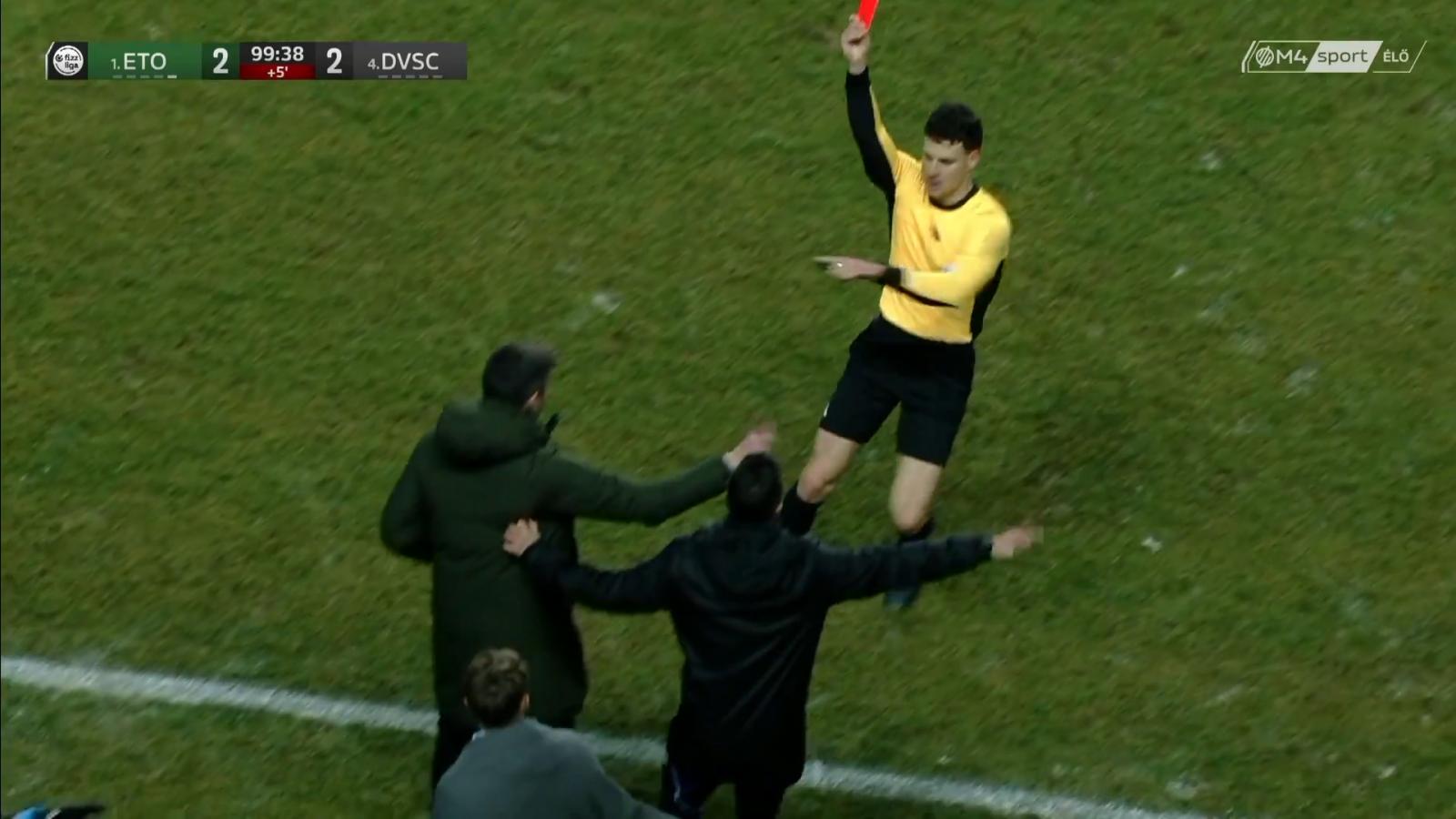 Nem bírt magával a két szakvezető, az öltözőbe küldték őket