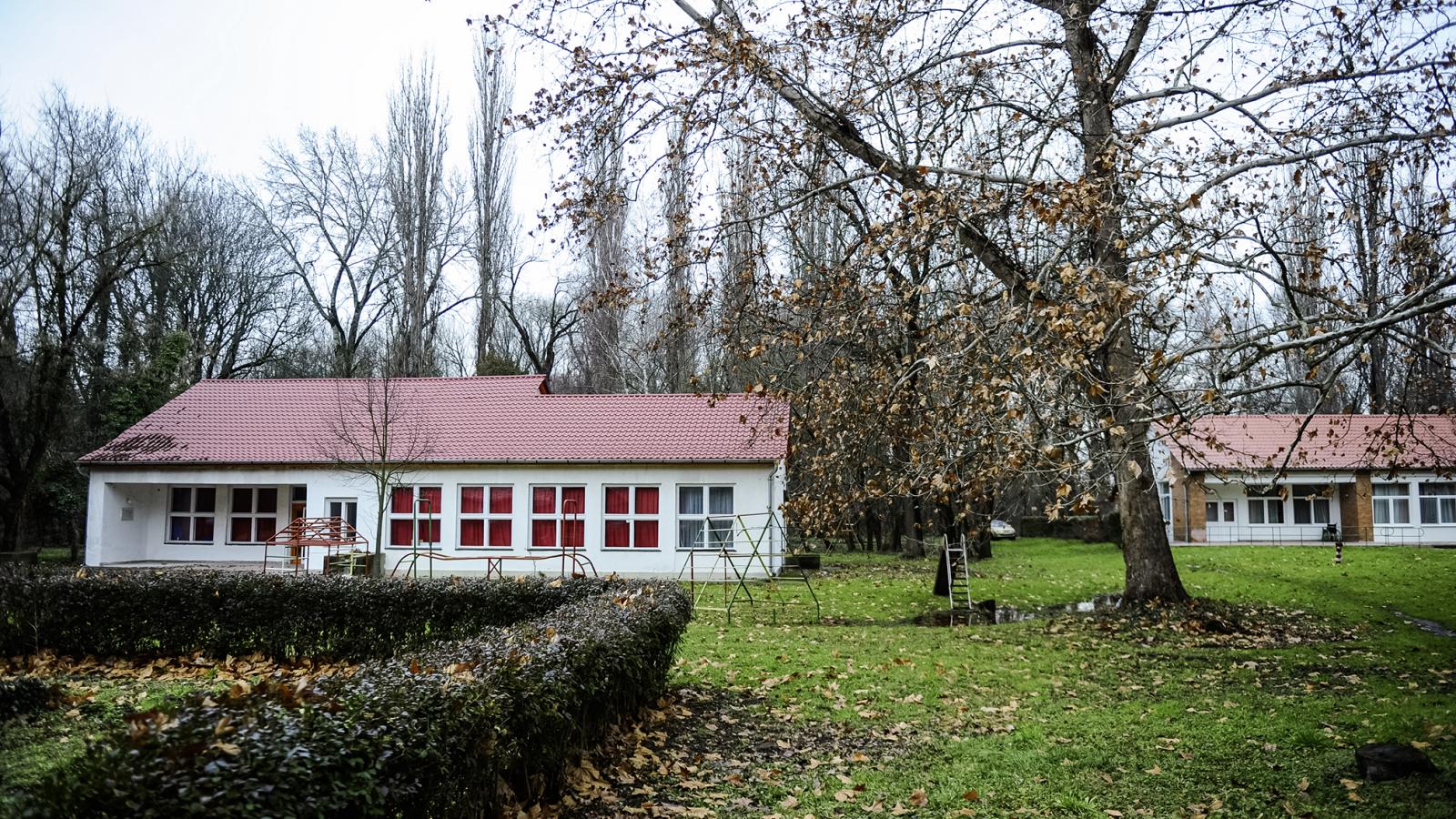 A fóti gyermekváros. Itt is gyakran lehettek agresszívak a gyerekekkel