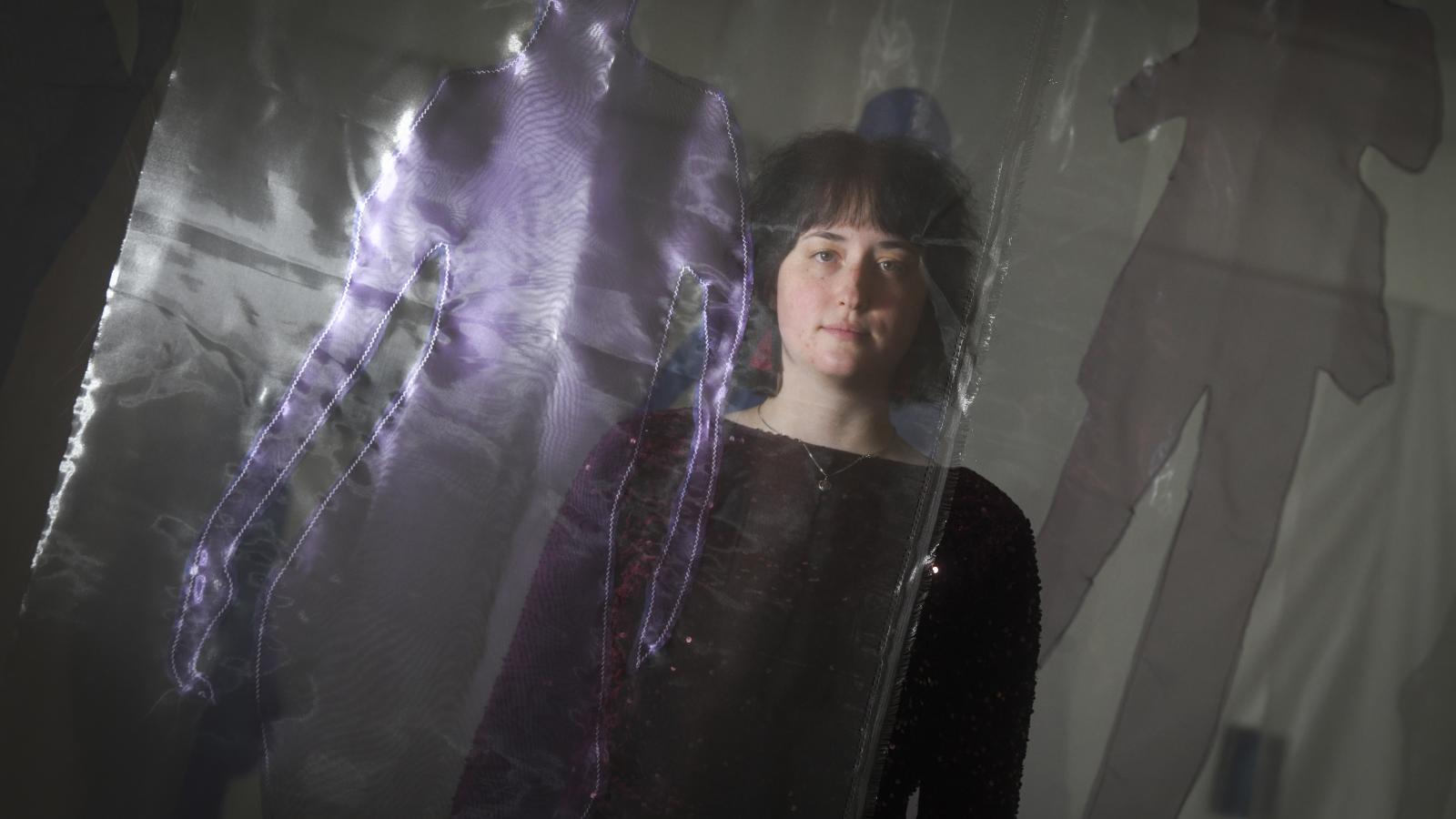 „A tárlatom fő üzenete, hogy merjünk beszélni a minket ért traumákról”