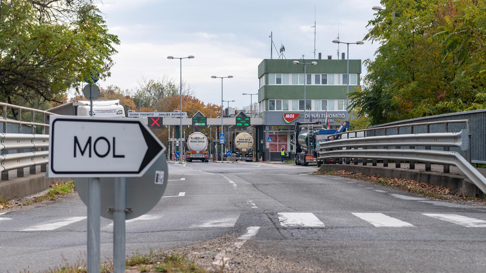 Több száz szelepet cserélnek és mintegy 2,8 kilométernyi új cső épül