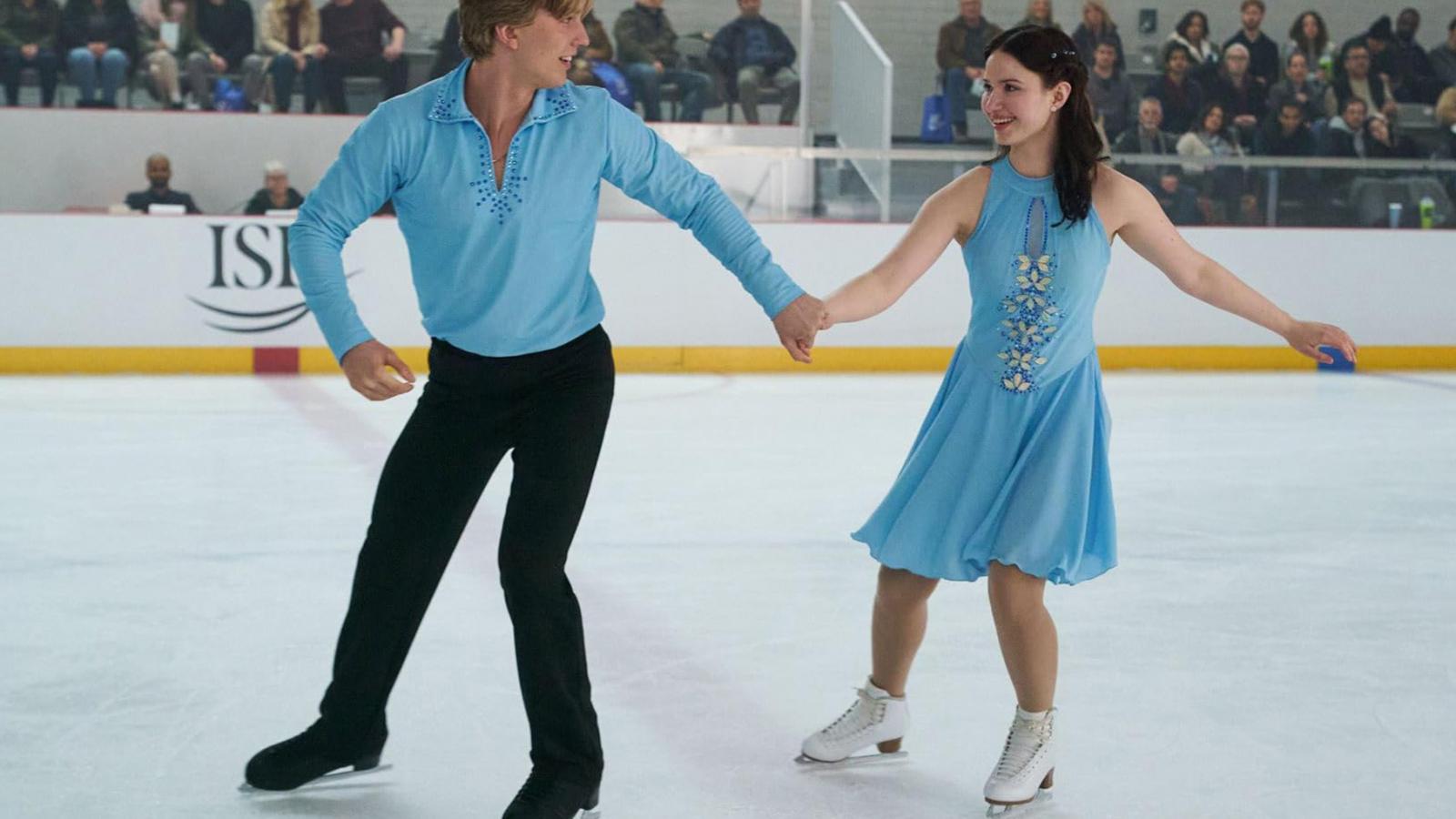 Bryden és Adriana
(Cale Ambrozic
és Madelyn
Keys) A jég
szerelmesei
című Netflix-sorozatban