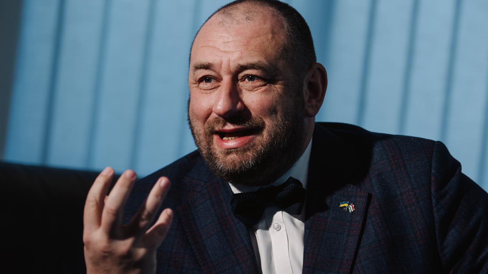 Fegyir Sándor, Ukrajna Magyarországra akkreditált nagykövete szerint Putyin meggyengült, és gyenge ember nem fog tárgyalóasztalhoz ülni. Oroszország nem olyan partner, akivel bármiről meg lehetne állapodni