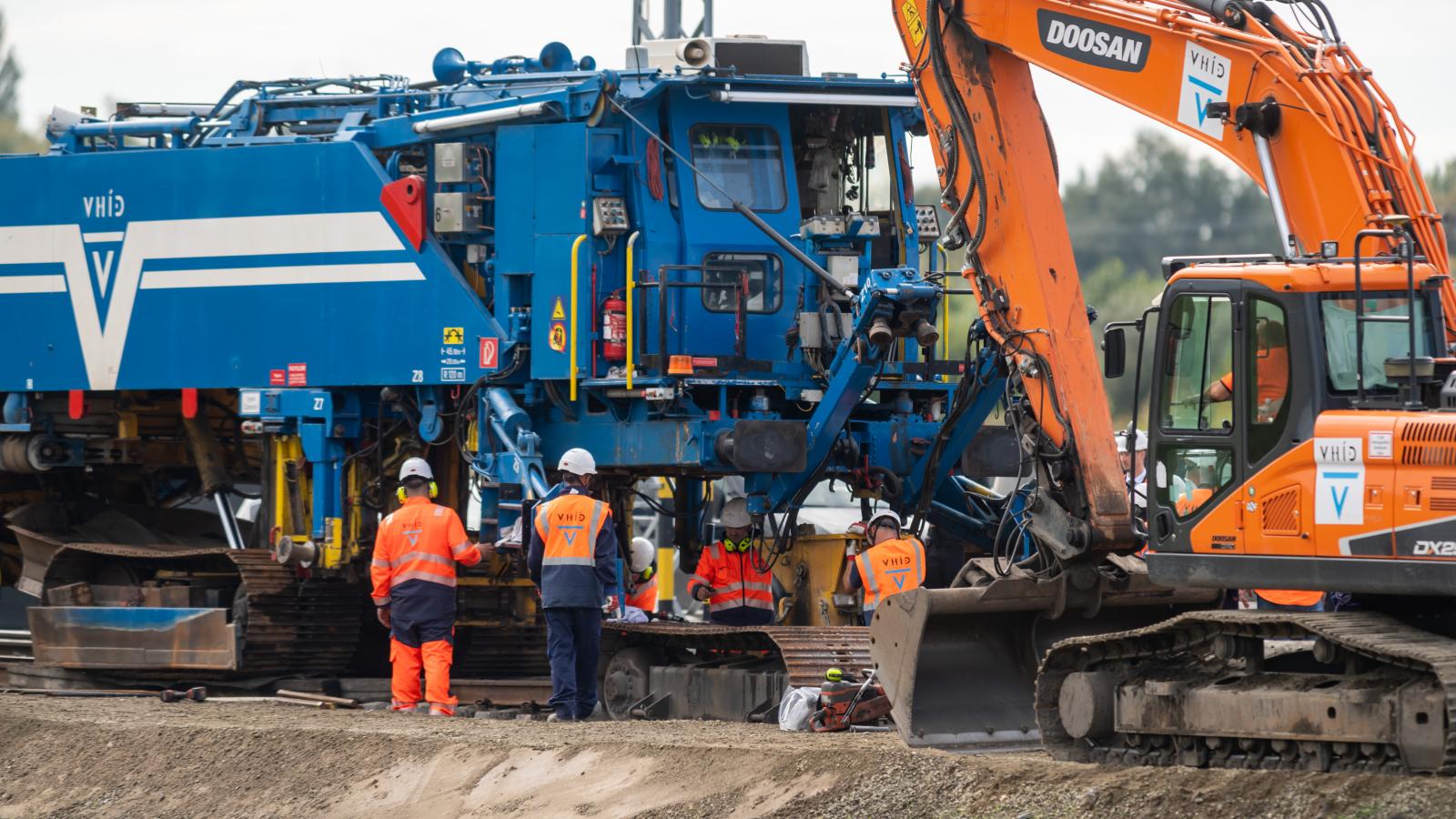 A vitatható Budapest–Belg­rád vasúti beruházás csak tavaly 244 milliárd forintjába került az adófizetőknek, decemberben ebből 44 milliárdot fizettek ki