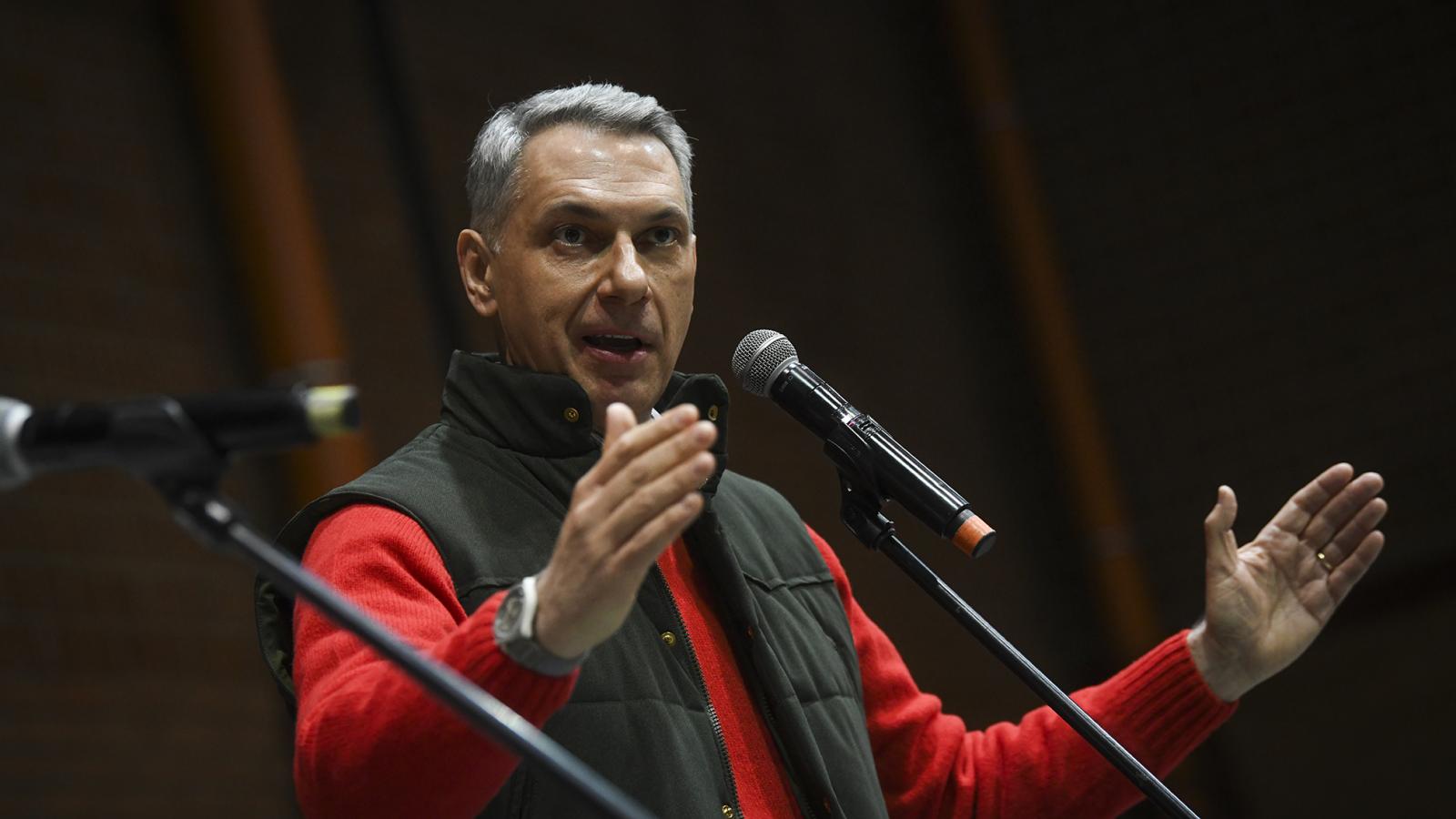 Lázár János építési és közlekedési miniszter a csepeli Lázárinfón. 