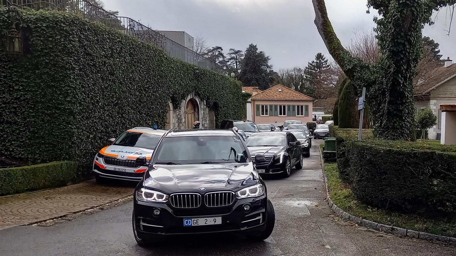 Omán svájci nagykövetségét tegnap nyilatkozat és mindenféle bejelentés nélkül hagyta el az amerikai és iráni delegáció