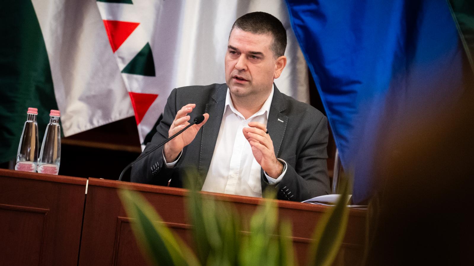 Kiss Ambrus szerint „április 13-án be kell köszönnie a valóságnak”