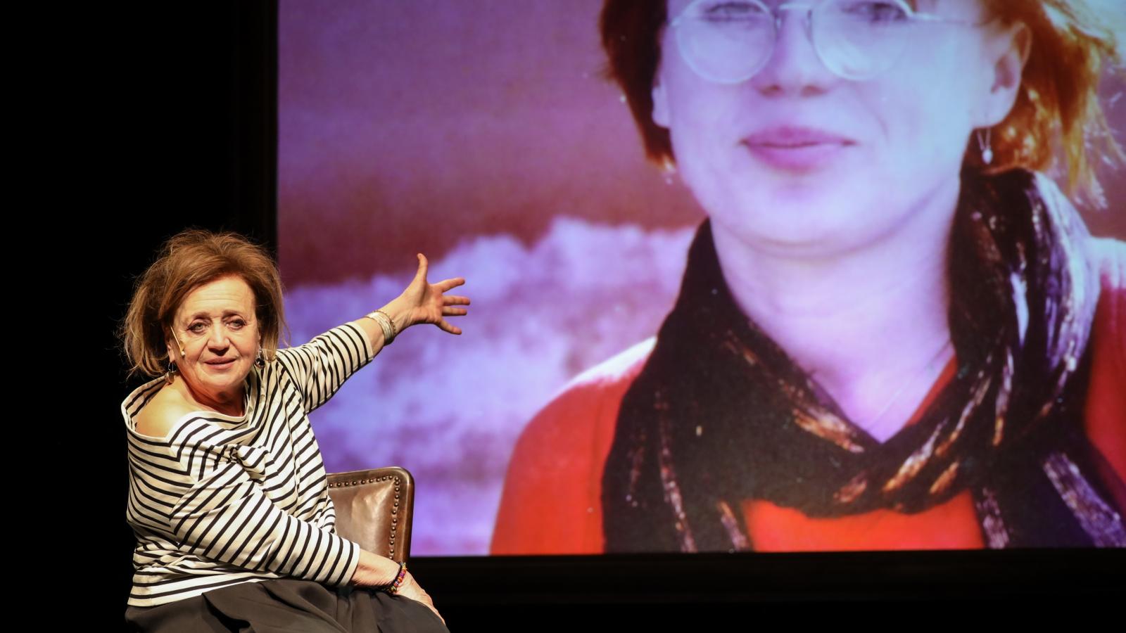 „Ha visszagondolok az eddigi életemre, szerepek jutnak eszembe. Velem minden fontos dolog a színházban történt”