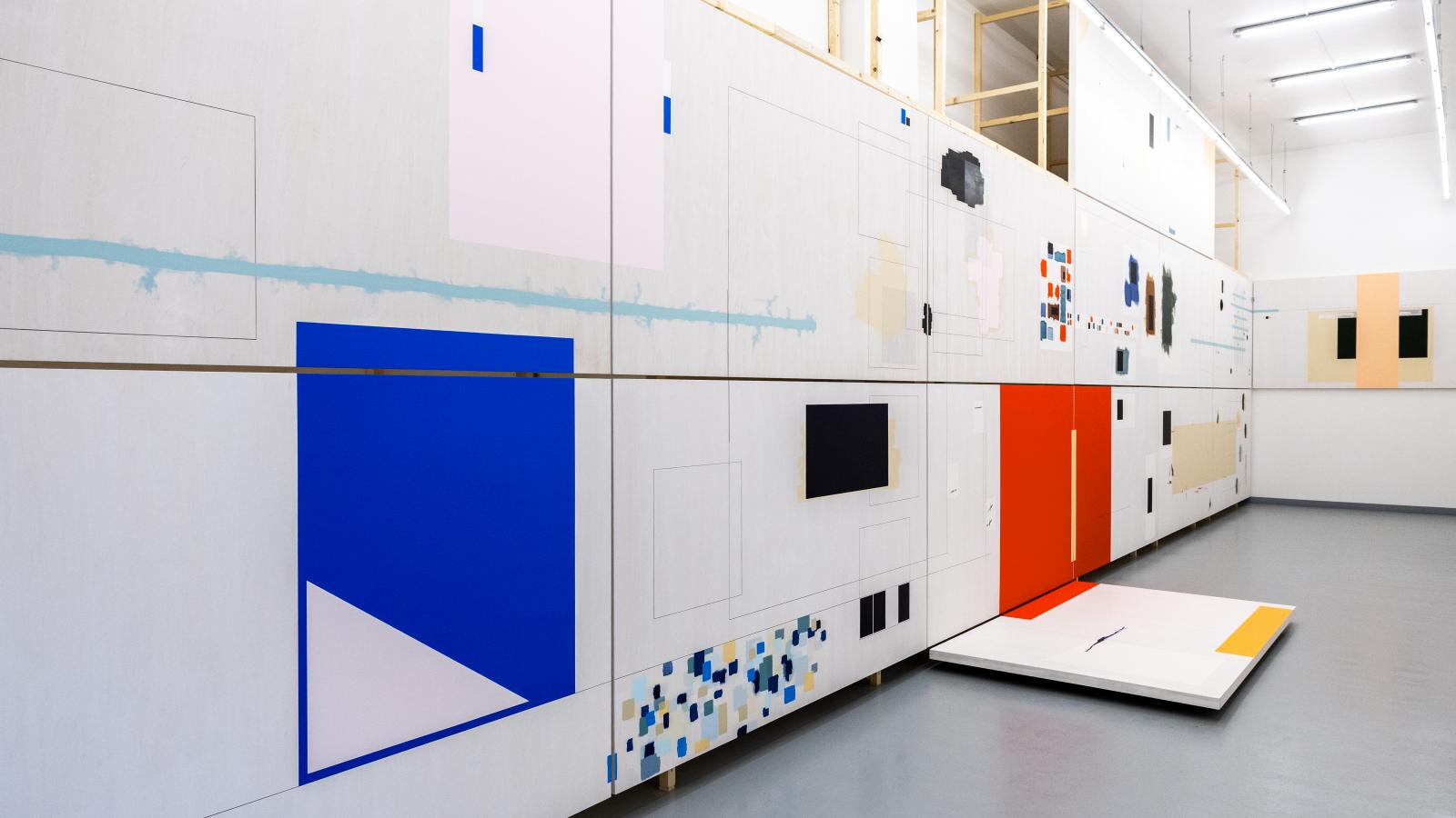 Az egyes táblák igazán együtt, az összefüggéseikben válnak izgalmassá