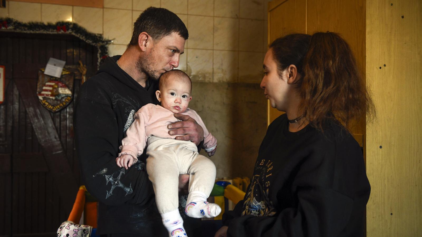 Meg kellett küzdeni a rendszerrel, hogy hazavihessék a babát