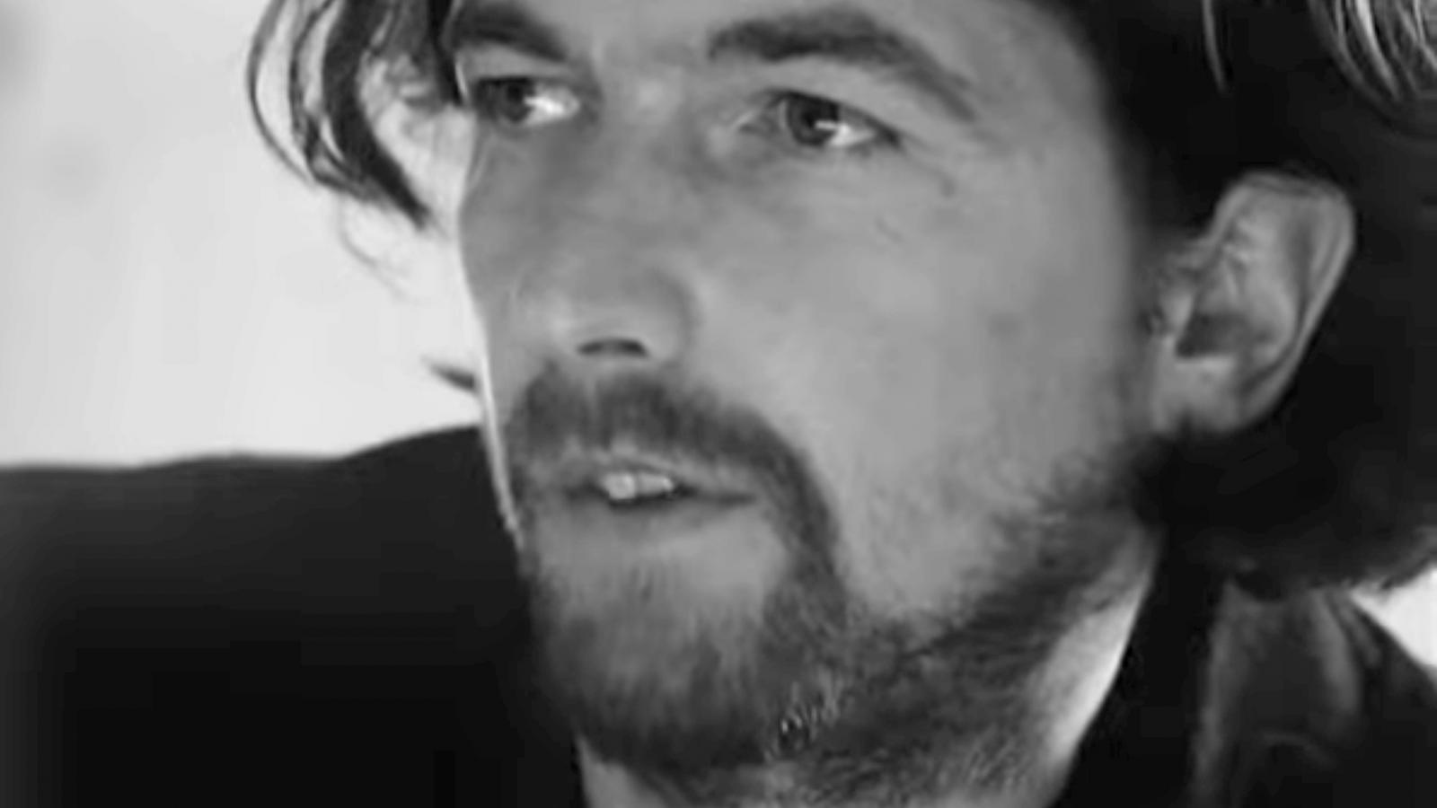 A csaló, manipulátor
és besúgó
Irimiás (Víg Mihály)
Tarr Béla
Sátántangó című
filmjében, amely
Krasznahorkai
László azonos
című regényéből
készült