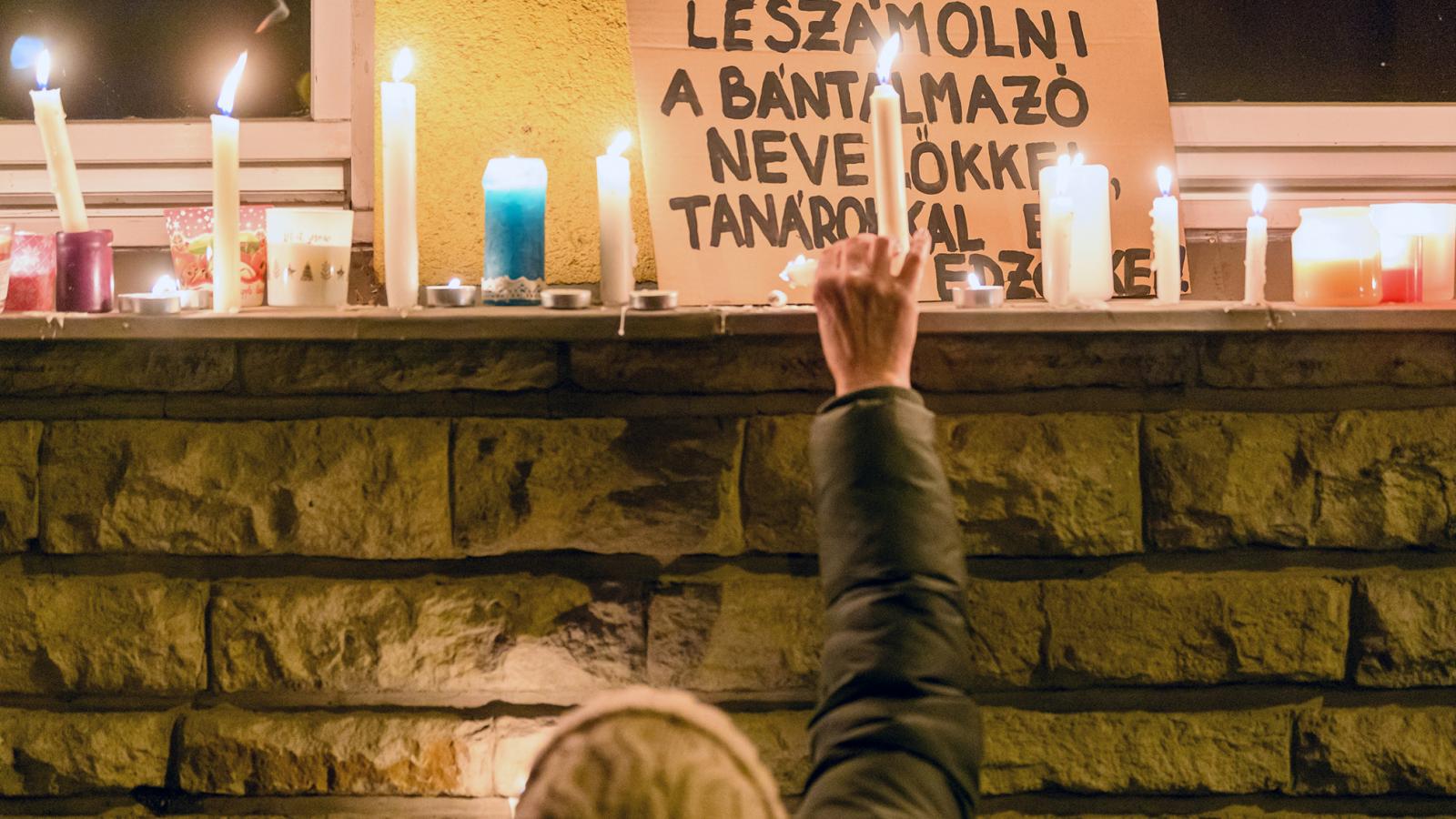 Gyertyák az áldozatokért. Egyre több bántalmazási ügy derül ki