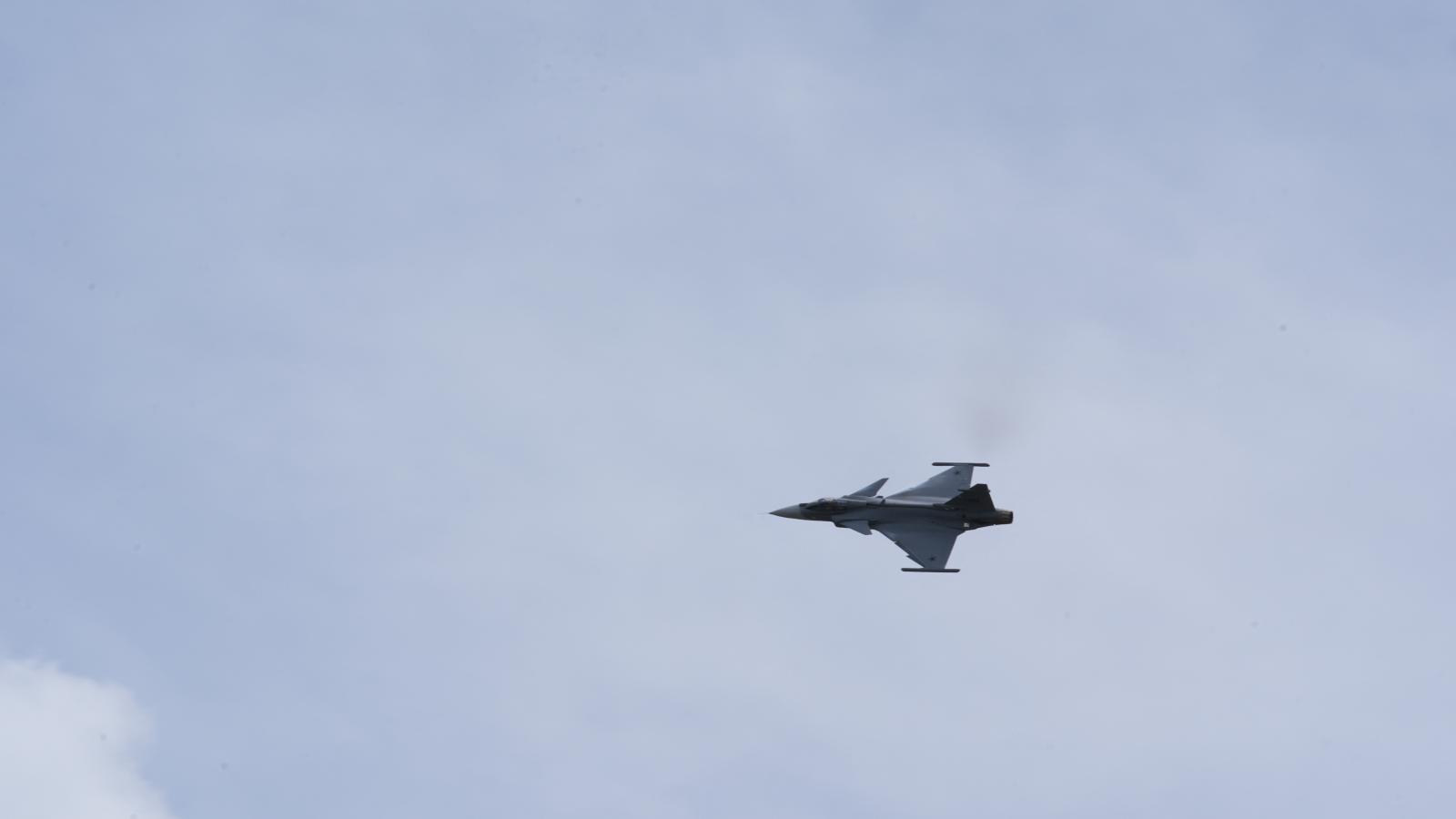  Illusztráció az F16-os vadászgépről repülés közben.