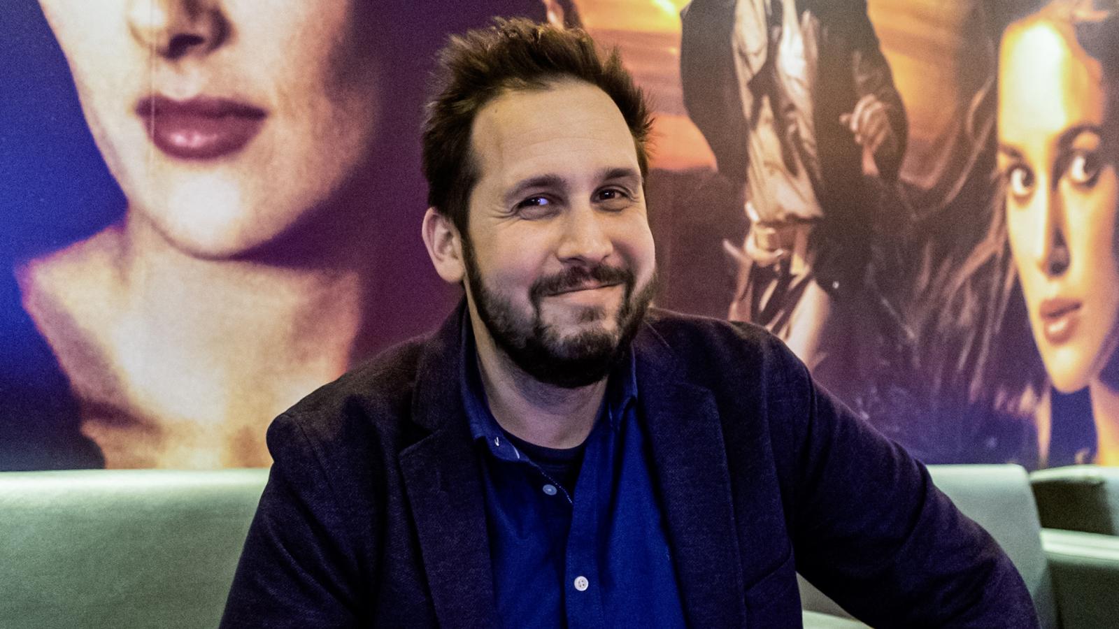 Legjobban azt a magunkra ismerést szeretem, amit a magyaros néplélekből fakadó vicces kis panaszkodásnak hívunk;Rujder Vivien és Rezes Judit a Beléd estem egyik jelenetében