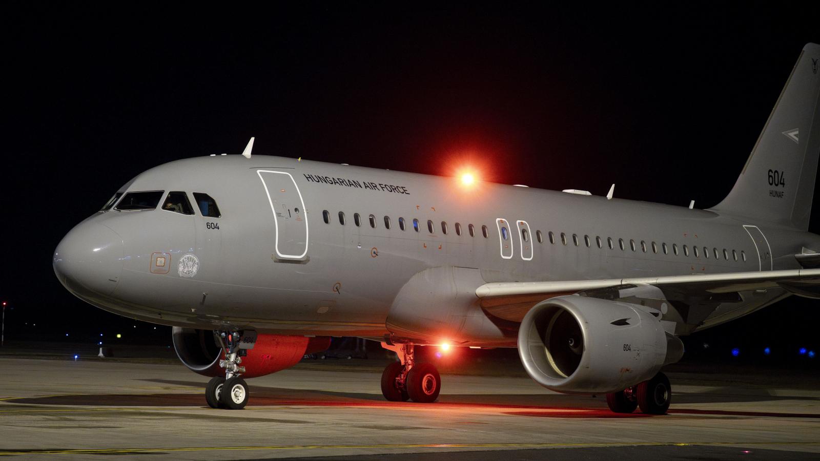 Az iráni konfliktus miatt Egyiptomból indult honvédségi mentesítő járat megérkezik a Liszt Ferenc-repülőtérre március 6-án 