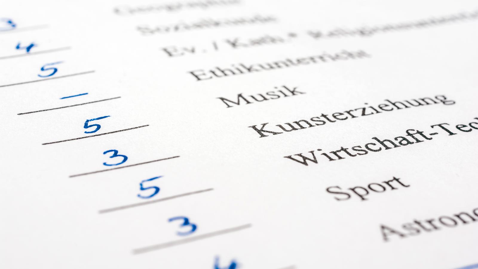 A bécsi iskola nagy vívmánya, hogy itt a
gyereket nézik. Vannak persze osztályzatok
is, de nem ezeken múlik minden