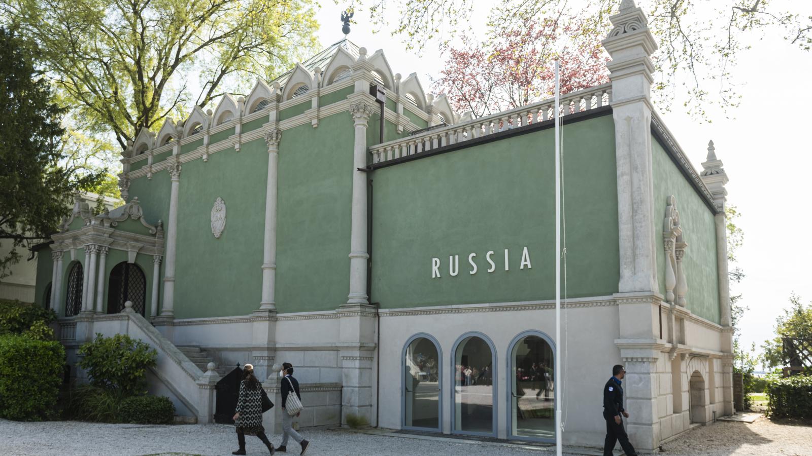 A hamarosan megnyíló pavilonban több mint ötven fiatal zenész, költő és filozófus vesz részt Oroszországból és más országokból