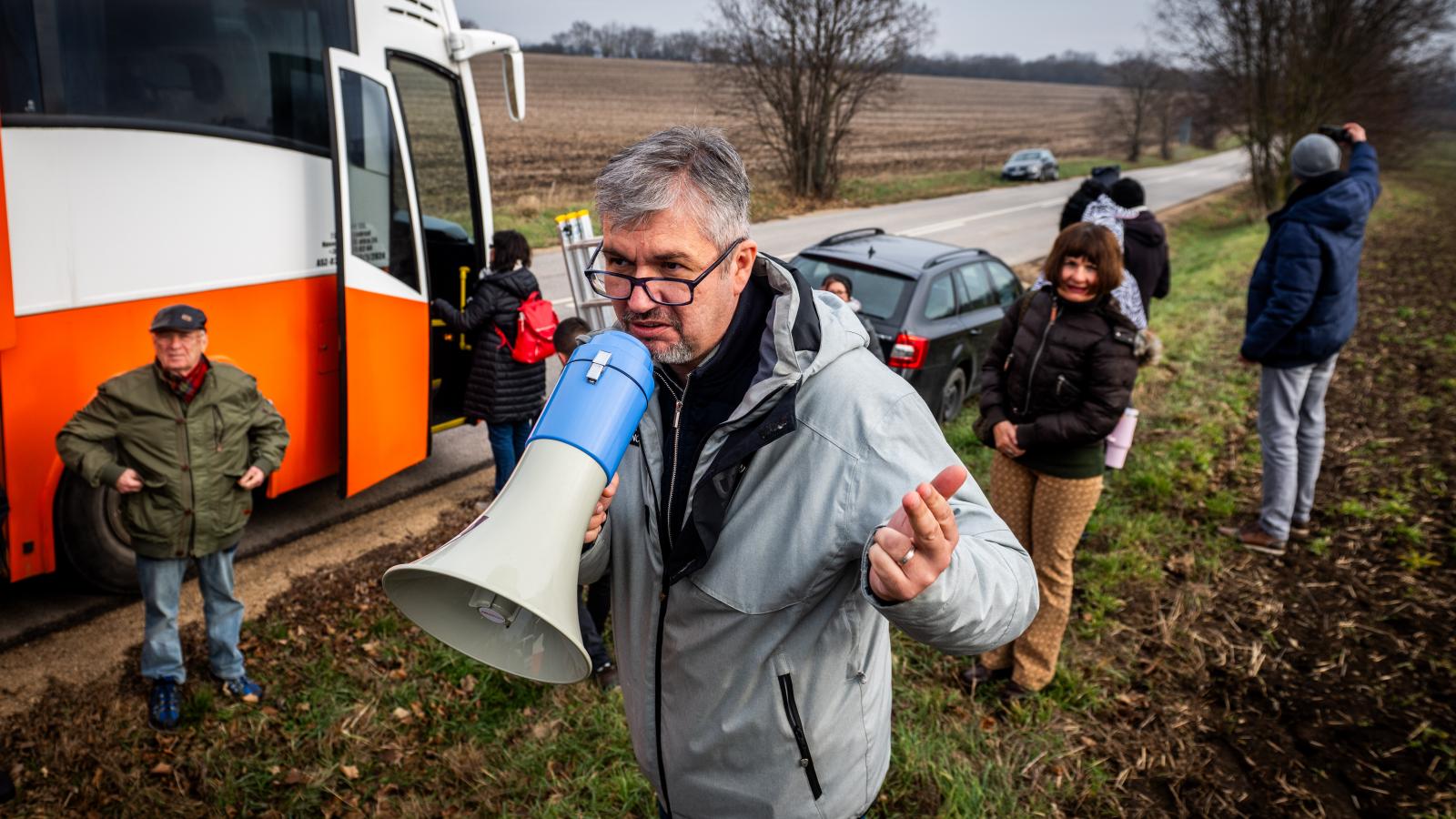 Hadházy Ákos kirándulást vezet Hatvanpusztára 2025. november 29-én 