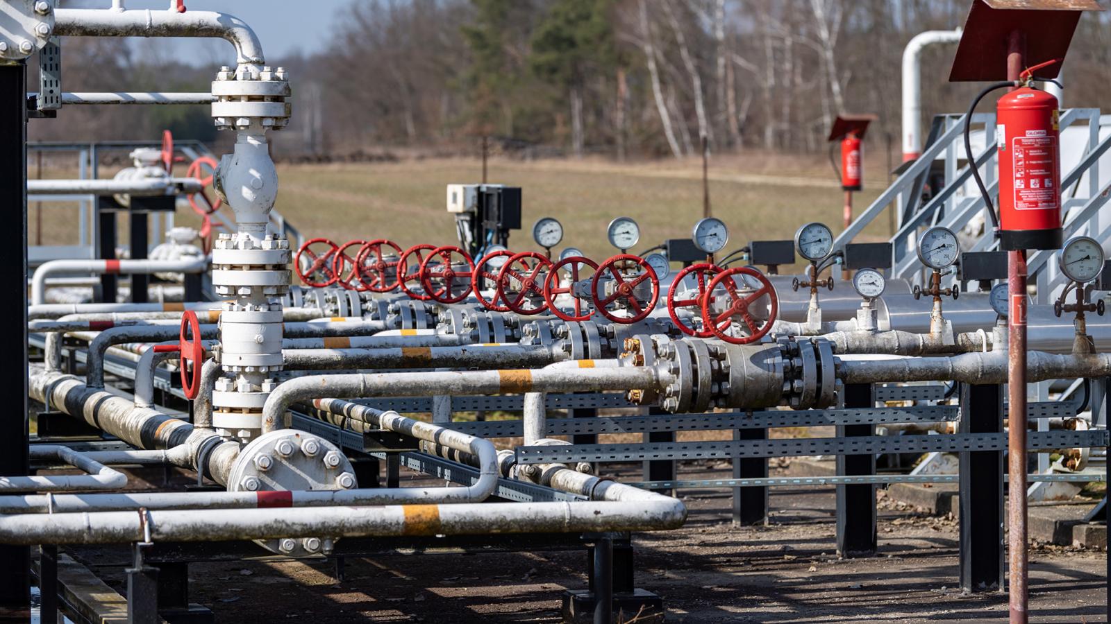 A lakossági rezsit a beszerzés árától és helyétől függetlenül a díjbevételeket kiegészítő költségvetési támogatás tartja fenn