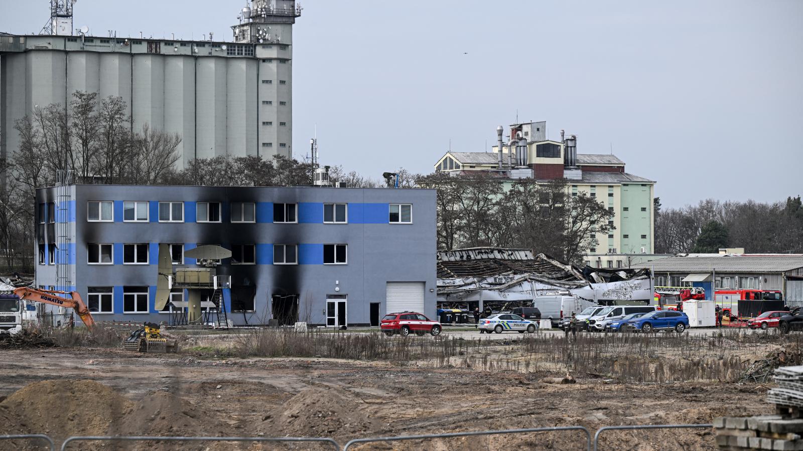 A leégett csehországi raktárépület