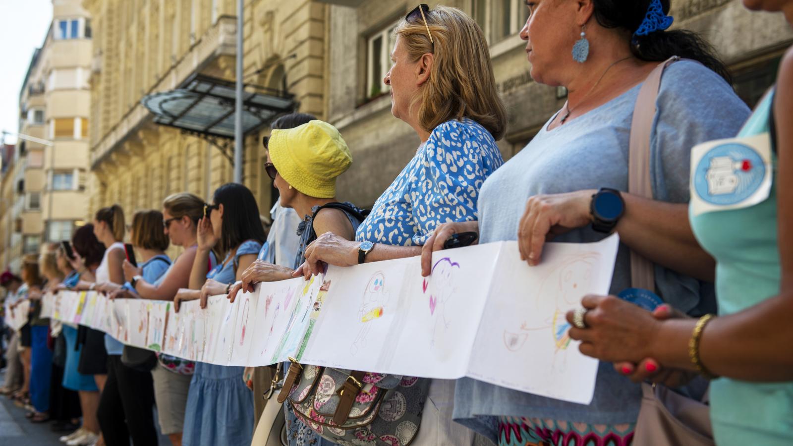 A béremelésért tüntettek tavaly júniusban a Belügyminisztériumnál