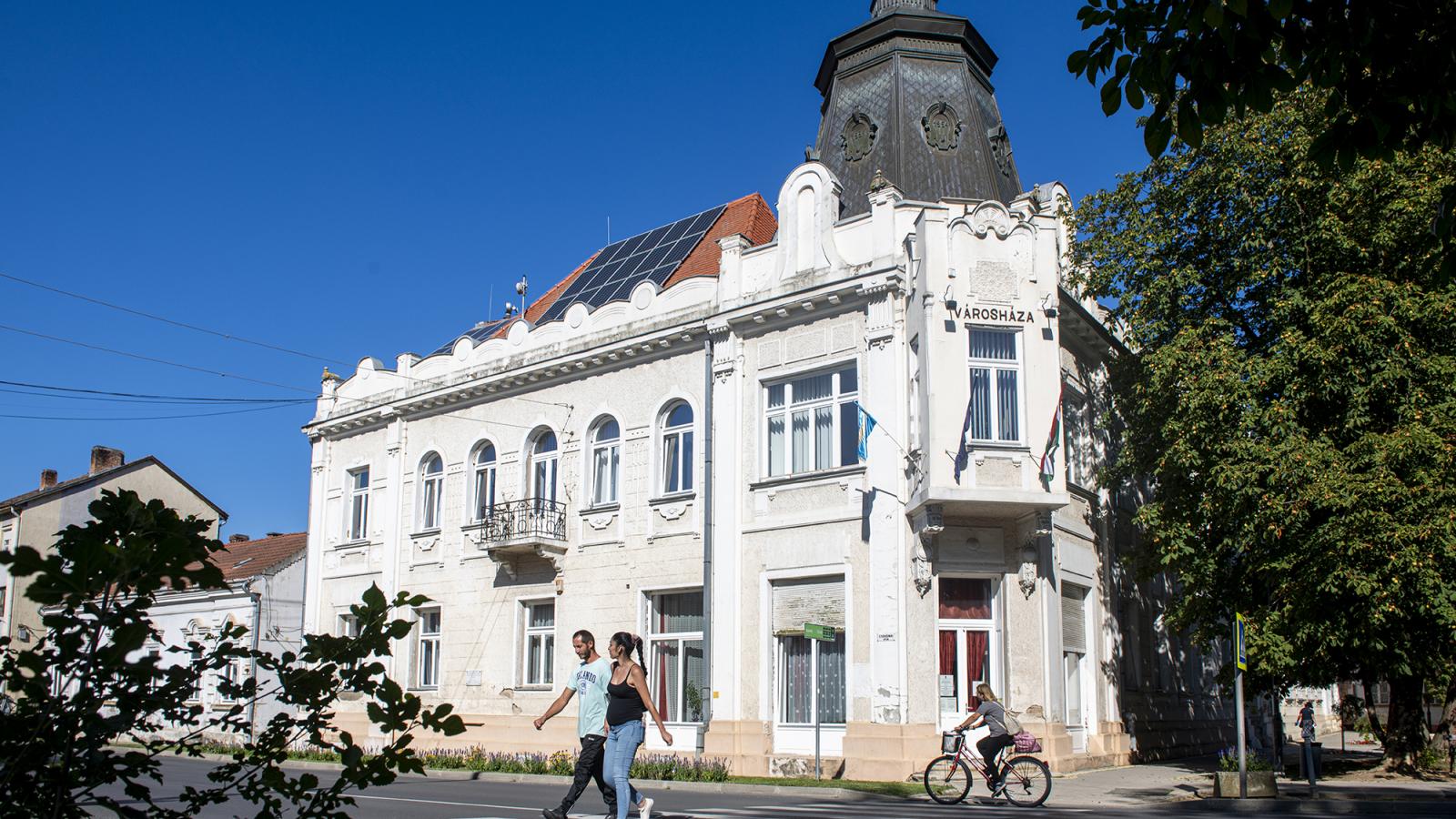 Képünk illusztráció, a városháza Csurgón 2025 szeptemberében