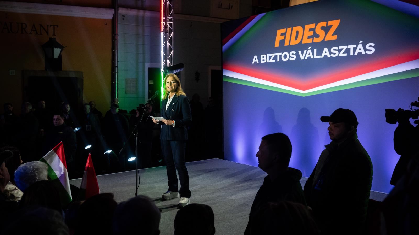 Vitályos Eszter a Fidesz országjárásán, Szentendrén március 20-án.