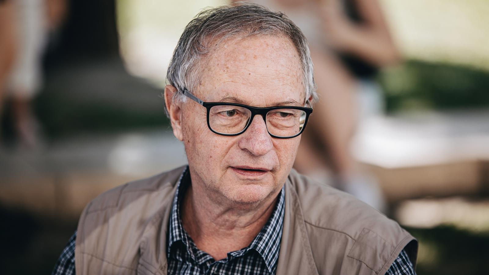 Spiró György ma 80 éves. Regényeit olvassák, darabjait nézik. Amit az asztalra tett, az nemcsak magyar, hanem világirodalom