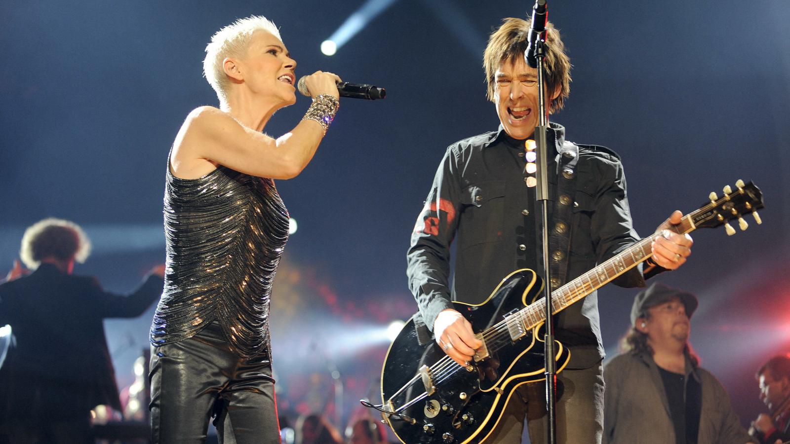 A Roxette Listen to your heartja úgy az egyik legismertebb magyar kampánydal, hogy eredetileg a párkapcsolati dilemmákról szóló szám volt egy svéd előadó angol nyelvű előadásában