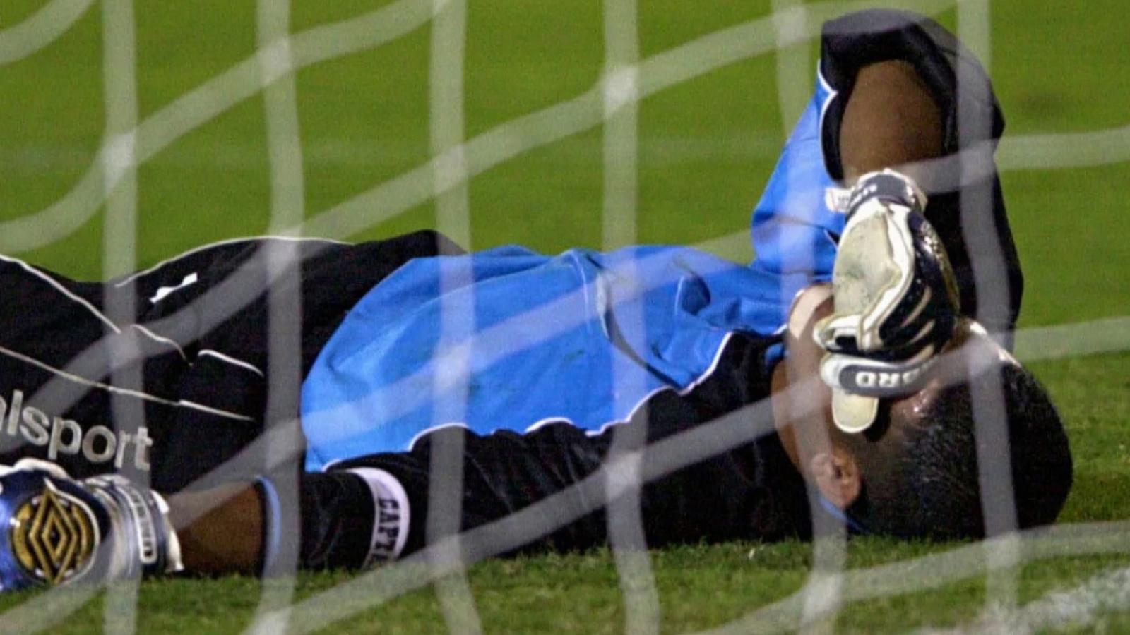 Szegény Nicky Salapu, az amerikai szamoai csapat kapusa ezerszer megbánta, hogy a húszas keretből egyedül neki nem adódott beutazási gondja Ausztráliába 