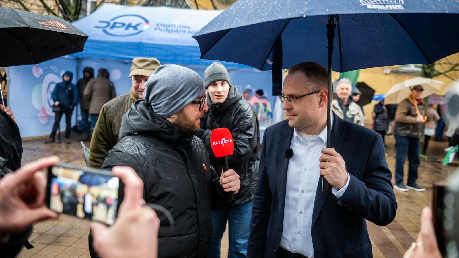 Győrfi Mihály polgármester Orbán Viktor országjárásának szolnoki állomásán március 30-án 
