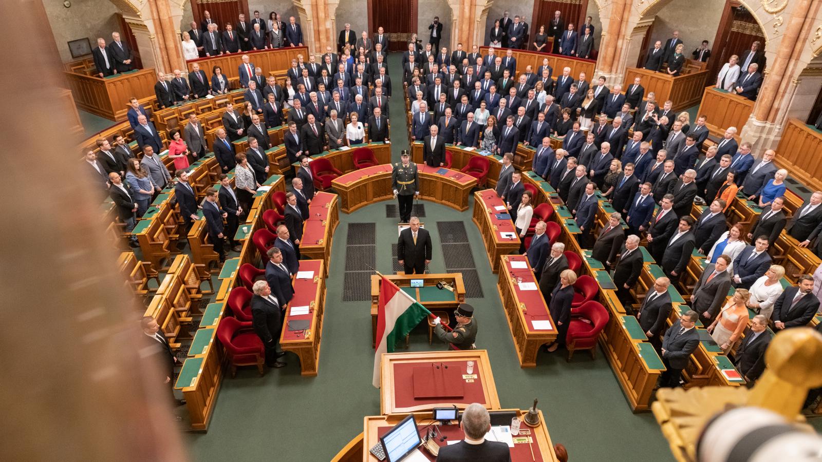 Orbán Viktor esküt tesz 2022-ben. Nem ő jön − lehet, már soha többé