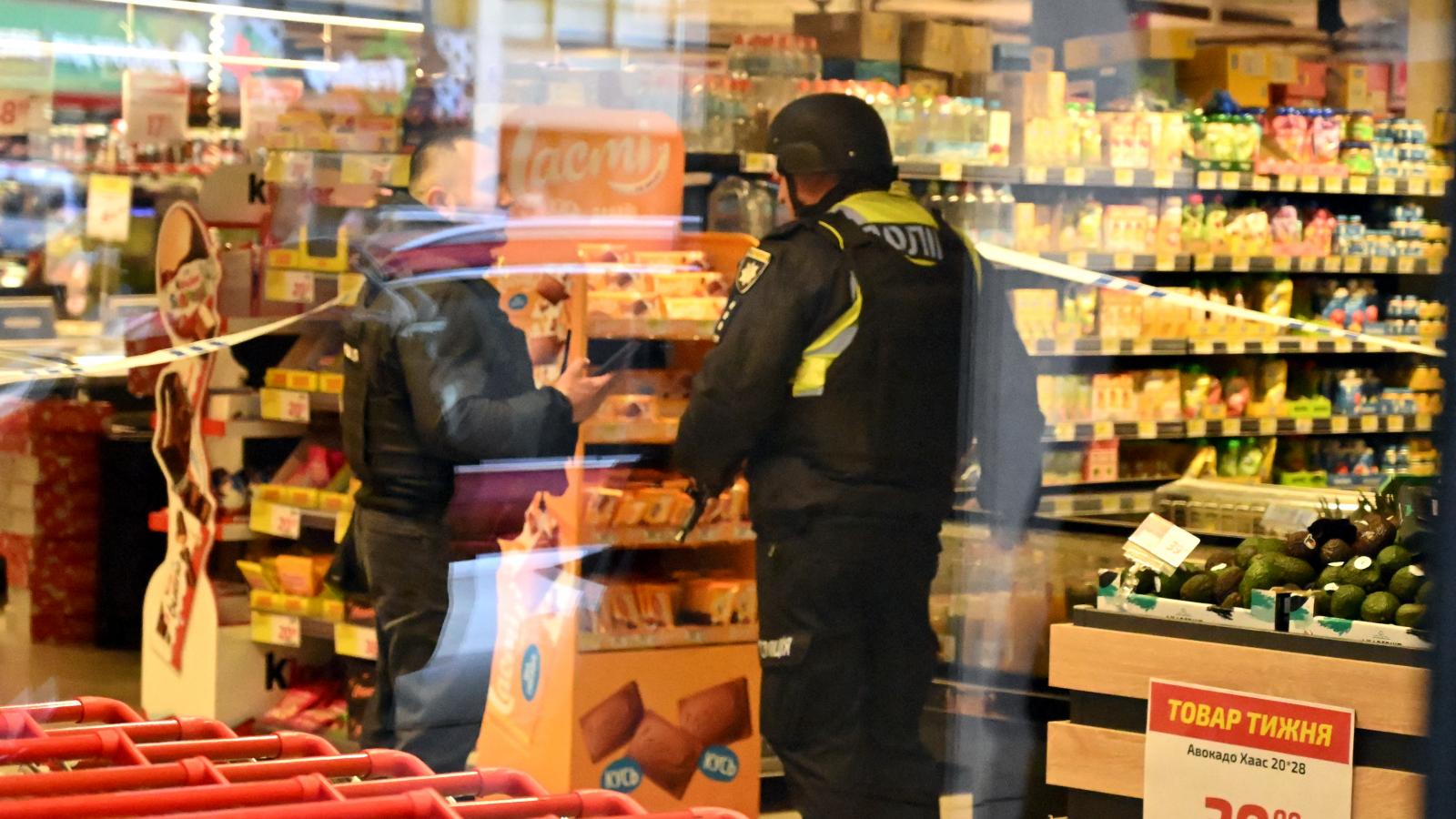 Helyszínelés a szupermarketben április 18-án 