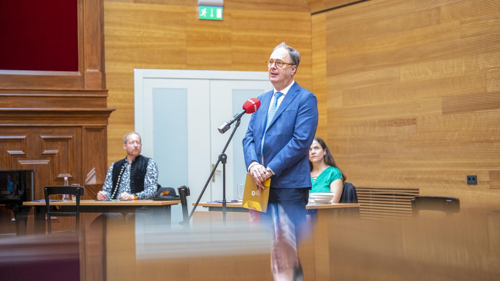 Káel Csaba - Korábbi felvétel 