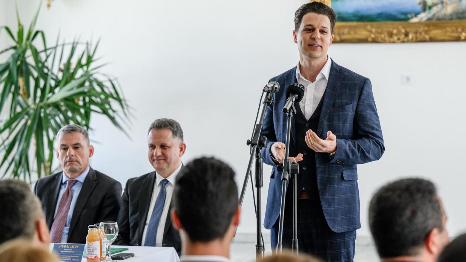 Rádi Feríz a Pannon Genetic Kft. ügyvezetőjeként a több mint kétmilliárd forintból megvalósult kiskunhalasi vetőmagüzem 2026. március 19-i átadásán