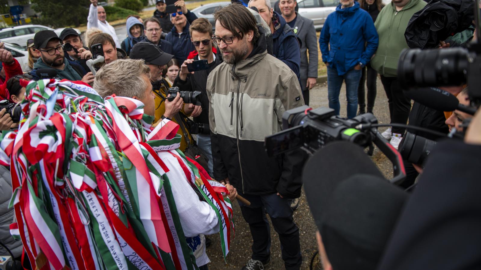 Magyar Péter nagyváradi gyalogútján Kátai Istvánnal 2025. május 24-én 