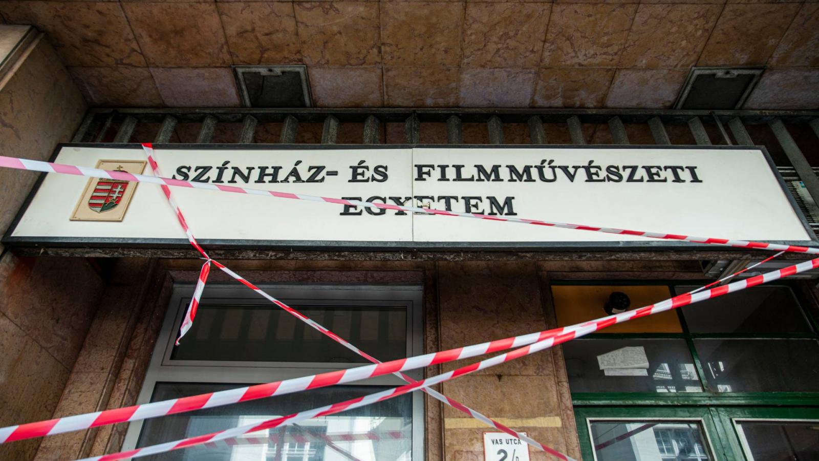 A lemondást követelők szerint autonómia nélkül, uniós jogszabályokkal ellentétesen működik az intézmény