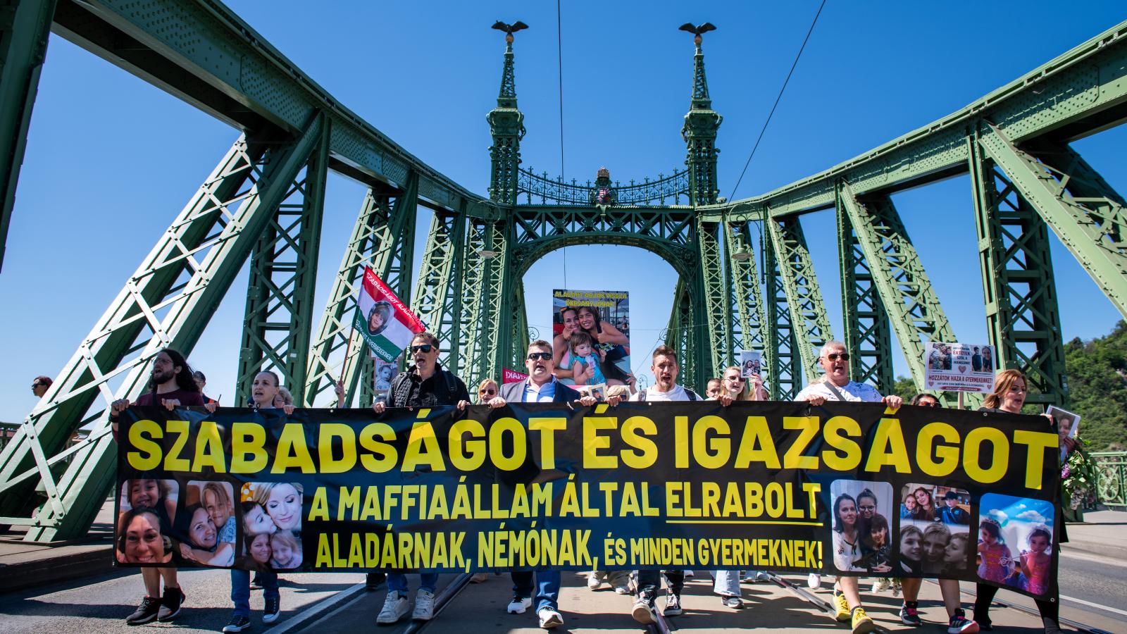 Néhány tucatnyi ember vonult az ügyészséghez, sokan azért maradtak távol, mert még mindig félnek a kiállásuk következményeitől