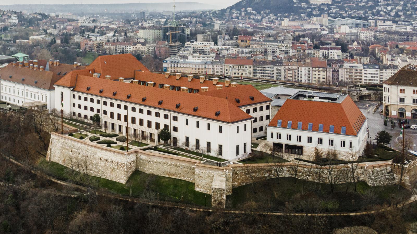 A NER 16 évét feldolgozó vagy korrupciómúzeumtól a rendvédelmi központig terjednek az ötletek 