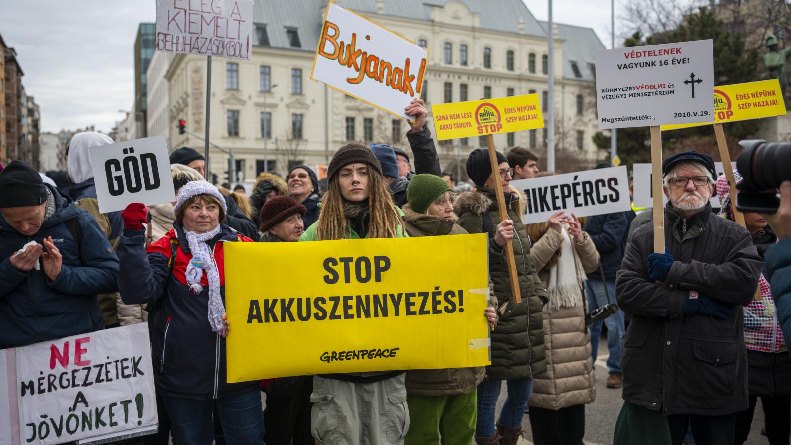 STOP akkuszennyezés! demonstráció a Külgazdasági és Külügyminisztérium előtt február 15-én 