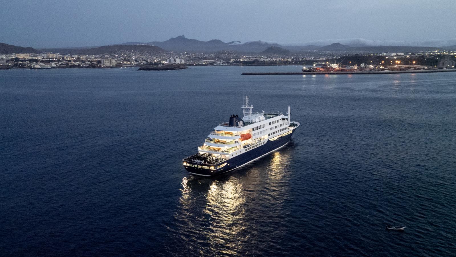 A Hondius Cape Verde kikötője előtt május 6-án 